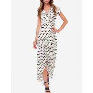 Lulus Women's Shapes Travel Cream Wrap Dress Size S Short Sleeve Summer